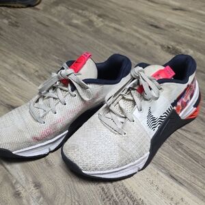 Nike Athletic Shoes in Cream and Pink